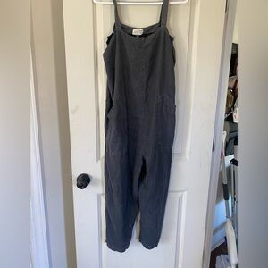Universal Threads Jumpsuit dark gray size Medium  top to bottom 52”. Inseam 18”